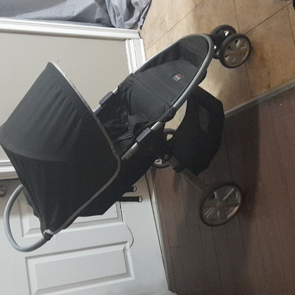 Britax B-Agile one brake lock system 3 wheel jogging stroller